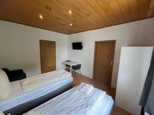 Neumuenster Apartment | Monteurswohnung mit Durchgangszimmer nähe Innenstadt