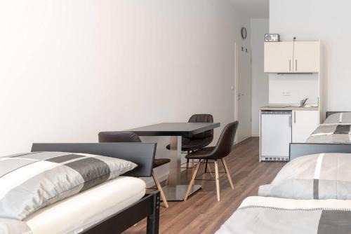Weissensee House | Monteurzimmer Berlin Pankow mit Dachterrasse - Nur 10 min. von der A10 - 3 Zimmer/7 Betten