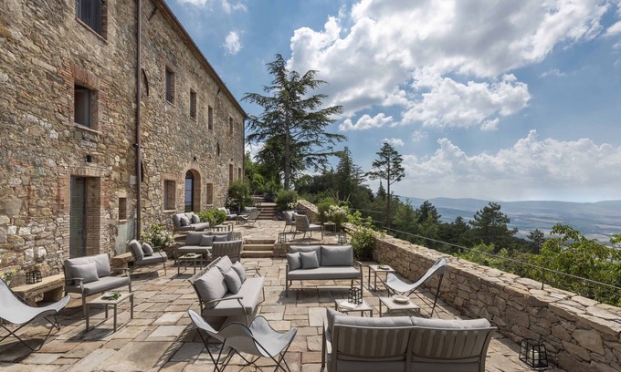 Castiglioncello del Trinoro Hotel | Monteverdi Tuscany