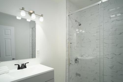 Vanier North Apartment | Montfort Hotel