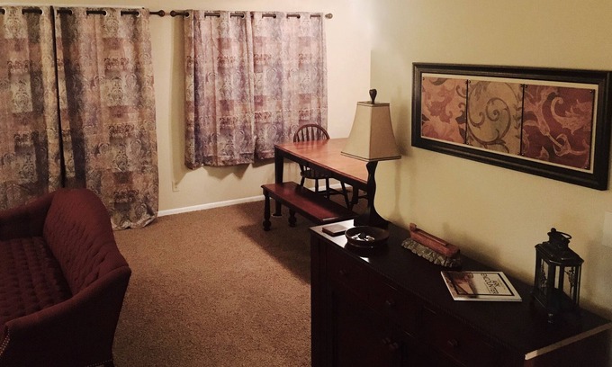 Oakbrook Condo | Month to Month Condo near CVG & Amazon with Garage