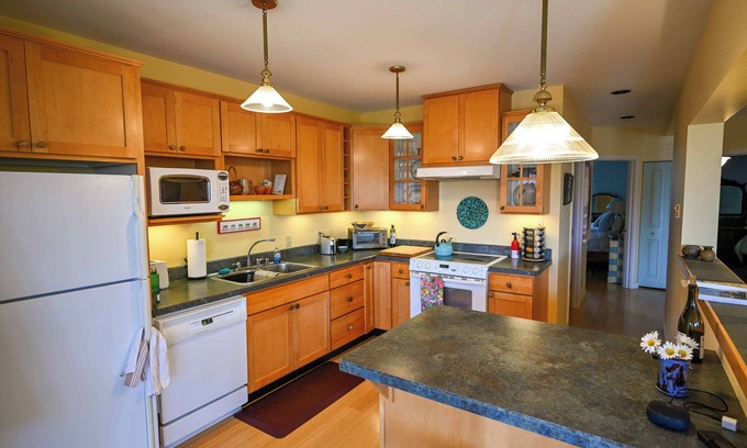 Port Townsend Condo | Monthly Rental Only - Charming two-bedroom furnished garden apartment