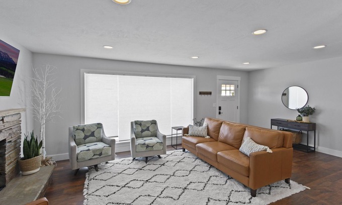 Canyon Rim House | Monthly Special! Location! New Everything 5 Bed Home w/Hot Tub