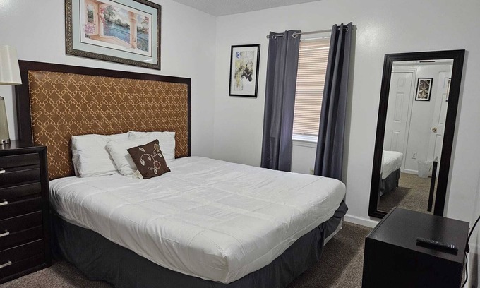 Raleigh House | MONTHLY STAYS-Private 7BR Secluded Compound-Spacious Retreat w/Abundant Parking