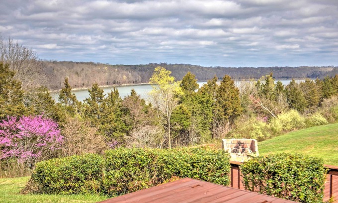 Mill Springs House | Monticello Home w/Multi-Level Deck on 2 Acres!