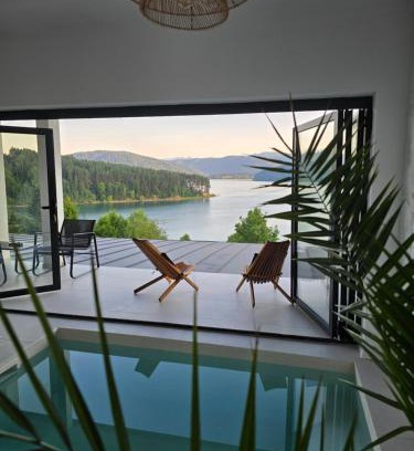 Hangu House | Moon Lake Bicaz - Aurora Sky