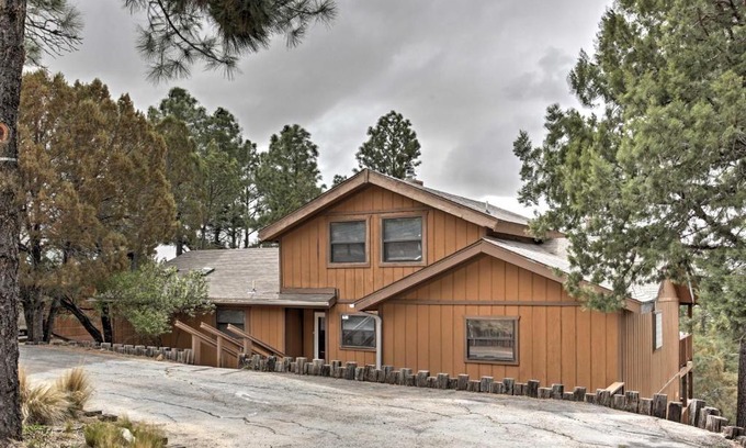 Ruidoso House | Moondance Ruidoso Retreat with Hot Tub and Views!