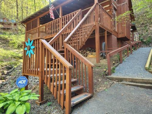 Gatlinburg - Pigeon Forge Ski Chalet | MoonPie Hideaway