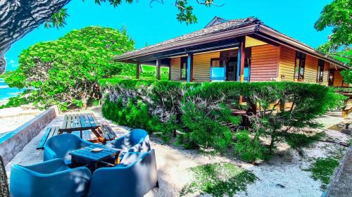 Temae House | MOOREA - The Golden Reef Bungalow Bora Bora