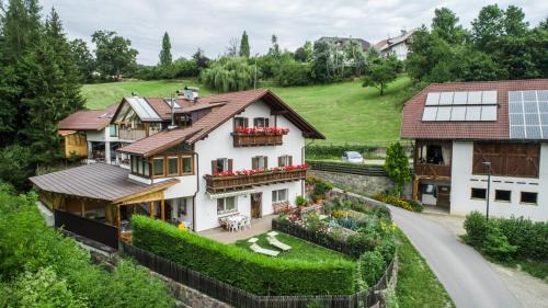 Collalbo Apartment | Moosbachhof - Ferienwohnung Marienkäfer