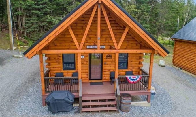 Pittsburg Cabin | Moose Alley Cabin On The Rocks