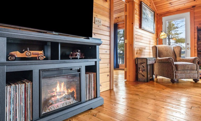 Ellsworth House | Moose Lodge on the Lake