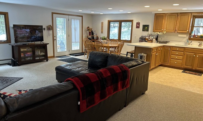 West Bridgton House | Moose Pond Mountain Escape 3BR/2BA and much to enjoy!