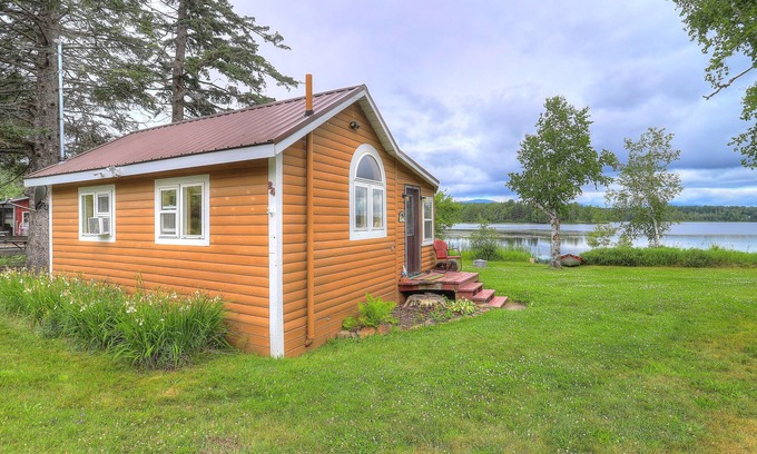 Rangeley House | Moregreen - Cute cabin on the shore of Haley Pond