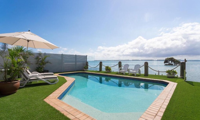 Raby Bay Apartment | Moreton Bay Beach Lodge