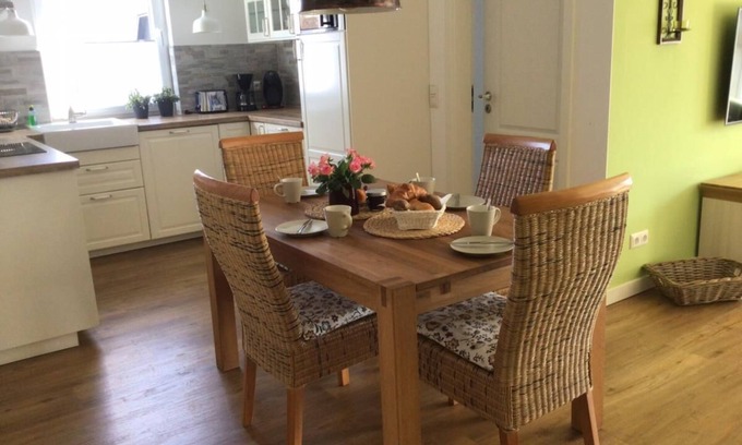 Born auf dem Darss Apartment | Morning sun - balcony, barbecue area, close to the Bodden, Baltic Sea 6km away, washing machine g.G., WLAN