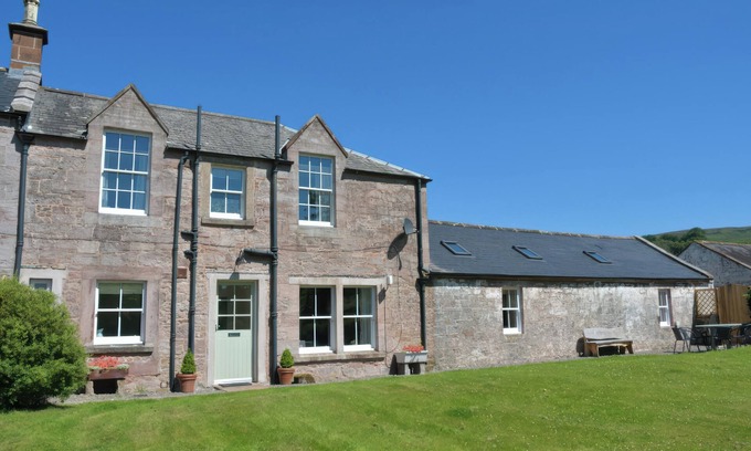 Thornhill Cottage | MORTON MAINS STEADING COTTAGE, pet friendly in Thornhill