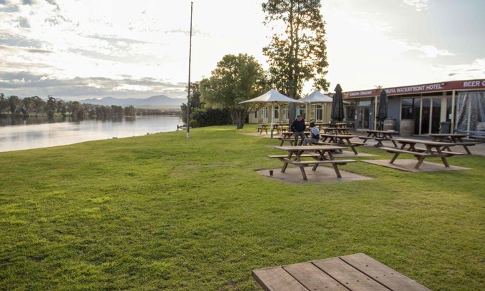 Moruya Hotel | Moruya Waterfront Hotel Motel