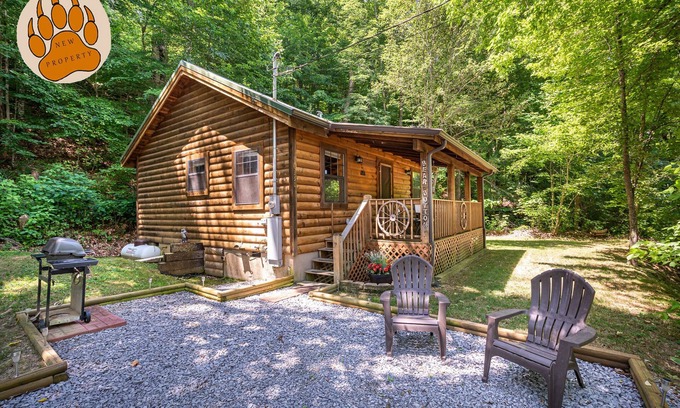 Sevierville Cabin | Mosey Bear, Hot Tub, WIFI, $1089 FREE tickets each paid day, Dollywood and More!