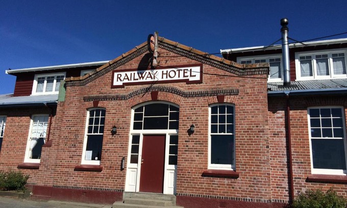 Mossburn Hotel | Mossburn Railway Hotel