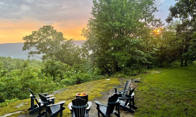 Altamont Cabin | Mossy Falls Cabin | Outdoor Hot Tub & Fire Pit!