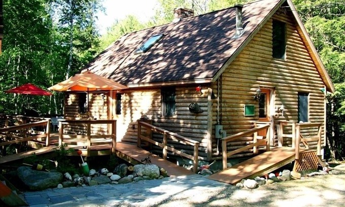 Boothbay Cabin | Mossy Glen Lodge 'Log Cabin' with a tiny brook and hammock
