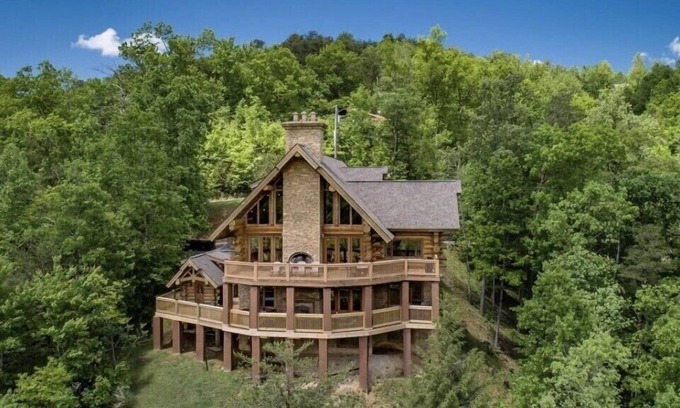 Gatlinburg - Pigeon Forge Cabin | Most Luxurious Lodge in all Sevier County!