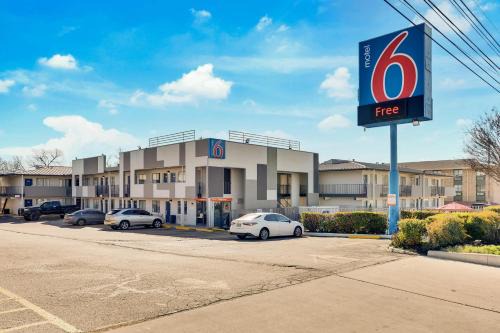 Parker Lane Hotel | Motel 6-Austin, TX - Airport - South