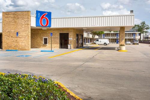Baton Rouge Hotel | Motel 6 Baton Rouge Southeast