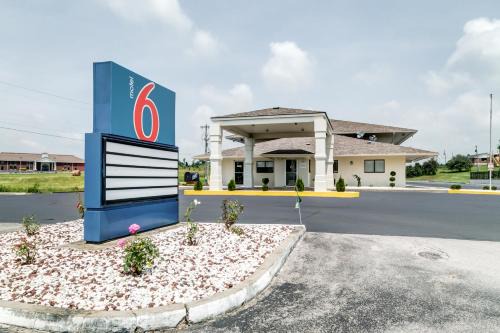 Berea Hotel | Motel 6-Berea, KY