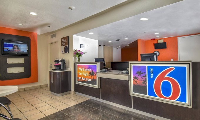 Carlsbad Hotel | Motel 6 Carlsbad, CA Beach