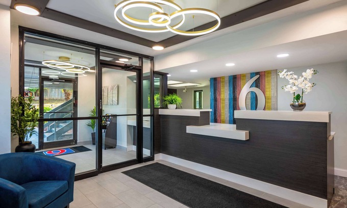 Charlotte Hotel | Motel 6 Charlotte, NC - Coliseum