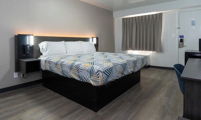 Sharonville Hotel | Motel 6 Cincinnati, OH