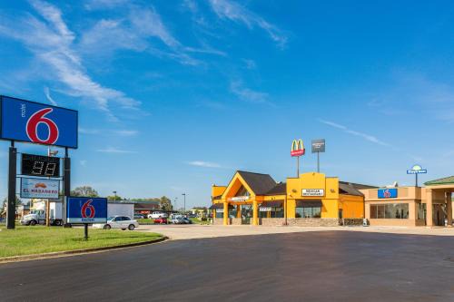 Clarksville Hotel | Motel 6-Clarksville, TN
