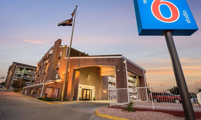 Briargate Hotel | Motel 6 Colorado Springs, CO - Air Force Academy