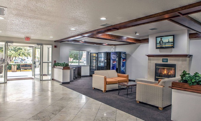Dallas Hotel | Motel 6 Dallas, TX - Northwest