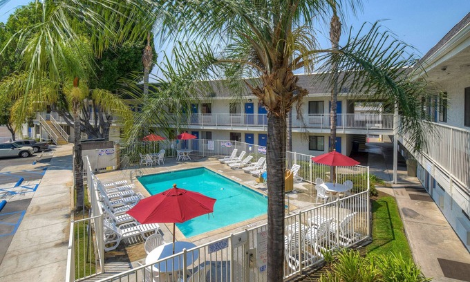 El Cajon Hotel | Motel 6 El Cajon, CA - San Diego