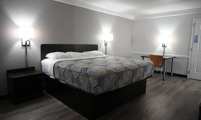 Hazelwood Hotel | Motel 6 Hazelwood, MO