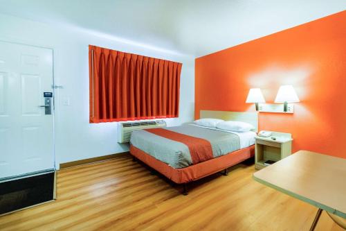 Kelso Hotel | Motel 6-Kelso, WA - Mt. St. Helens
