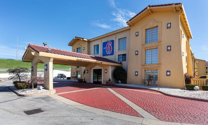 Ashley Oaks Hotel | Motel 6 Knoxville, TN