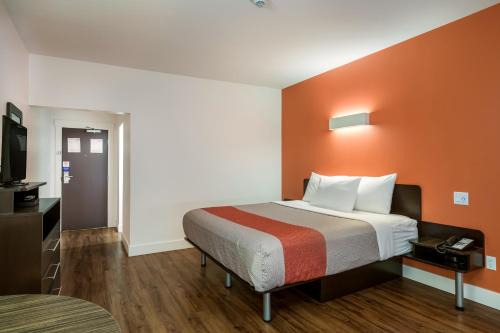 Moncton Hotel | Motel 6-Moncton, NB