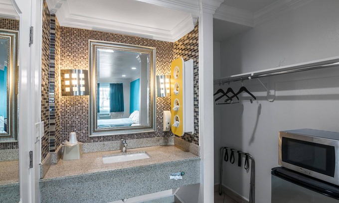 Norwalk Hotel | Motel 6 Norwalk, CA