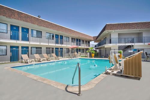 Palmdale Hotel | Motel 6-Palmdale, CA