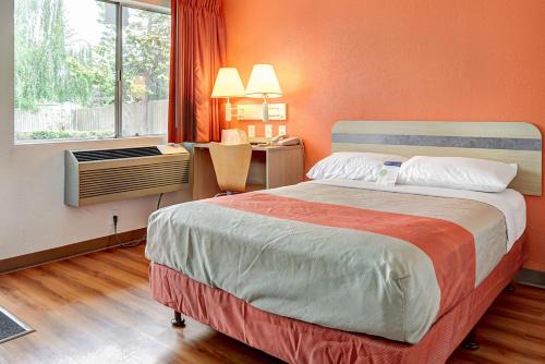 Creston - Kenilworth Hotel | Motel 6-Portland, OR - Central