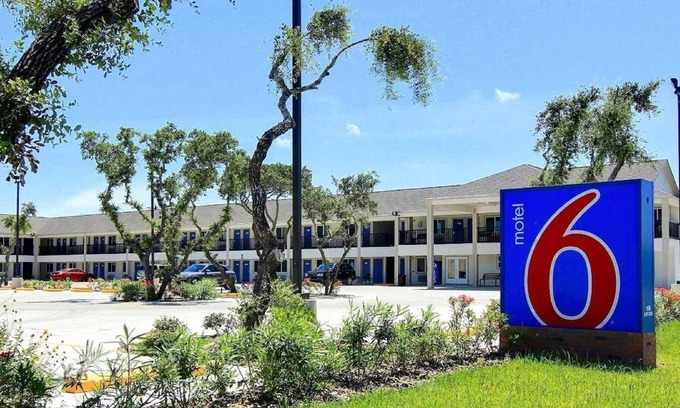 Fulton Hotel | Motel 6 Rockport, TX