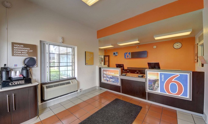San Antonio Hotel | Motel 6 San Antonio, TX - Downtown - Market Square