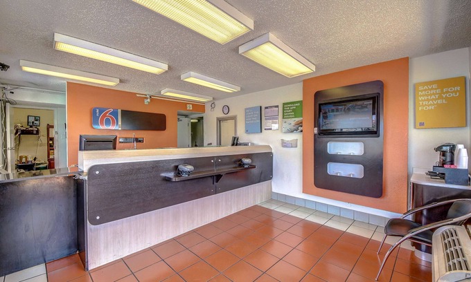 North San Antonio - SAT Hotel | Motel 6 San Antonio, TX - Fort Sam Houston
