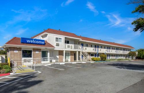 North San Jose Hotel | Motel 6-San Jose, CA - Airport