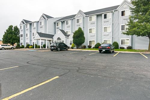 Sycamore Hotel | Motel 6-Sycamore, IL