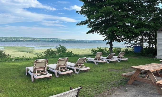 Ste Anne de Beaupre Hotel | Motel Deblois